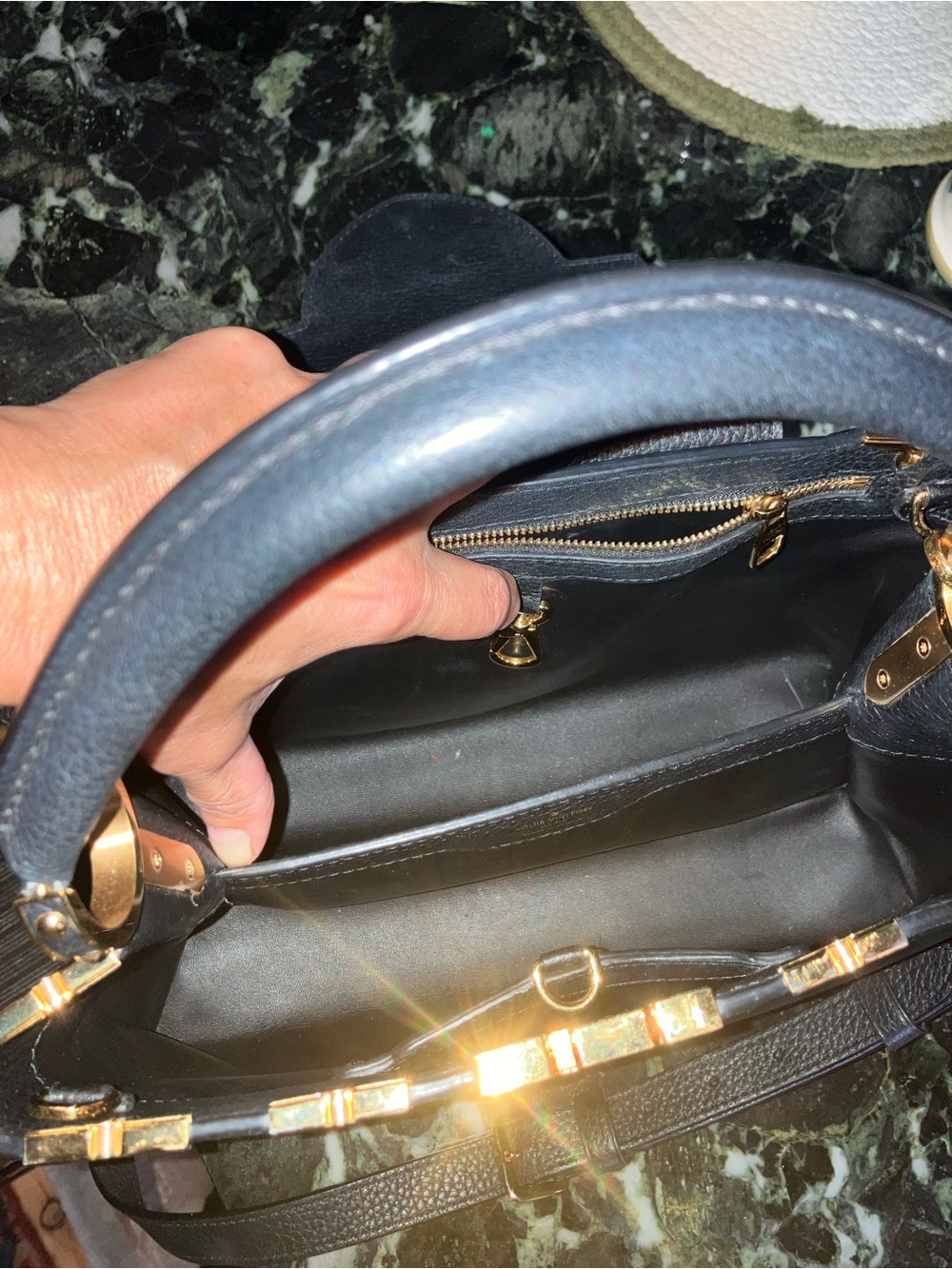 🔥24hrSALE! Louis Vuitton Capucines MM Top-Handle / Crossbody Bag - Picture 4 of 17